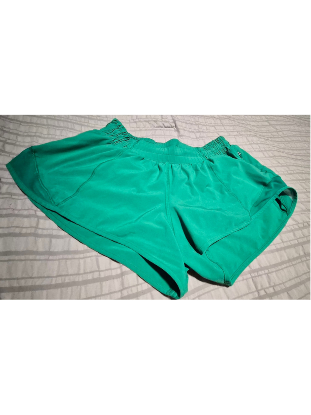 Women's Lululemon Athletic Shorts Green
Size 2-4